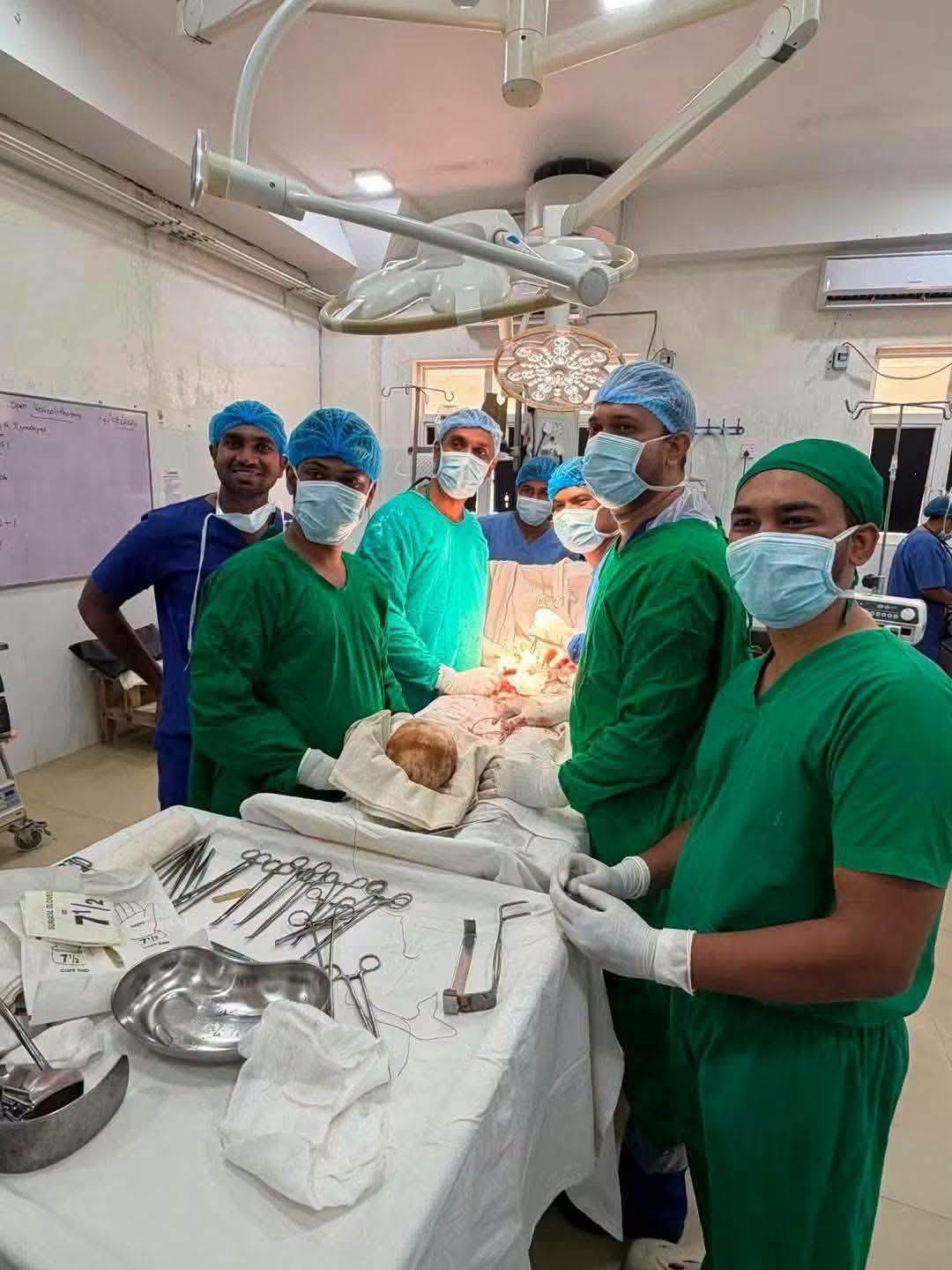 3.1-kg bladder stone removed in Sri Lanka, potentially a world record