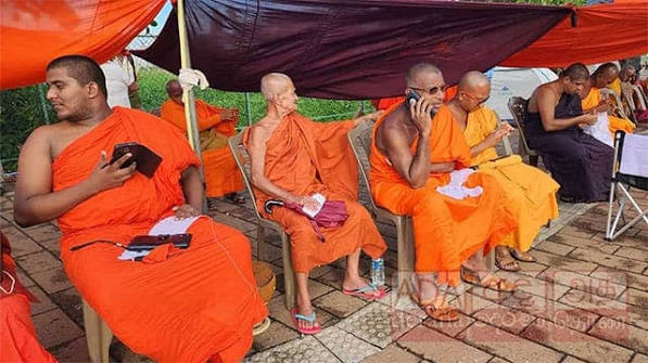 Buddhist Monks End Protest Outside Presidential Secretariat Following Court Order