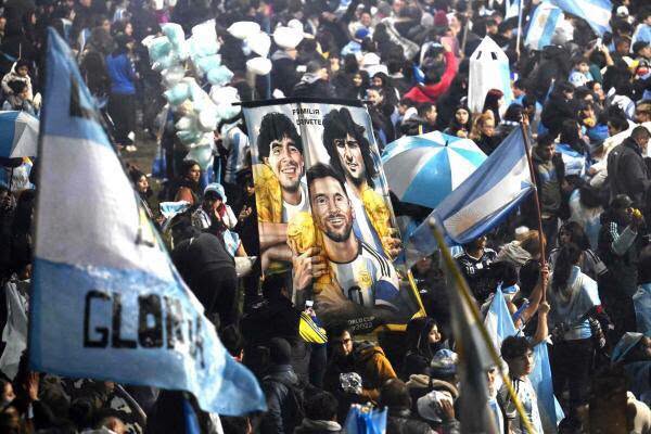 Thousands Gather to Welcome Argentina Team Home After World Cup Final Defeat