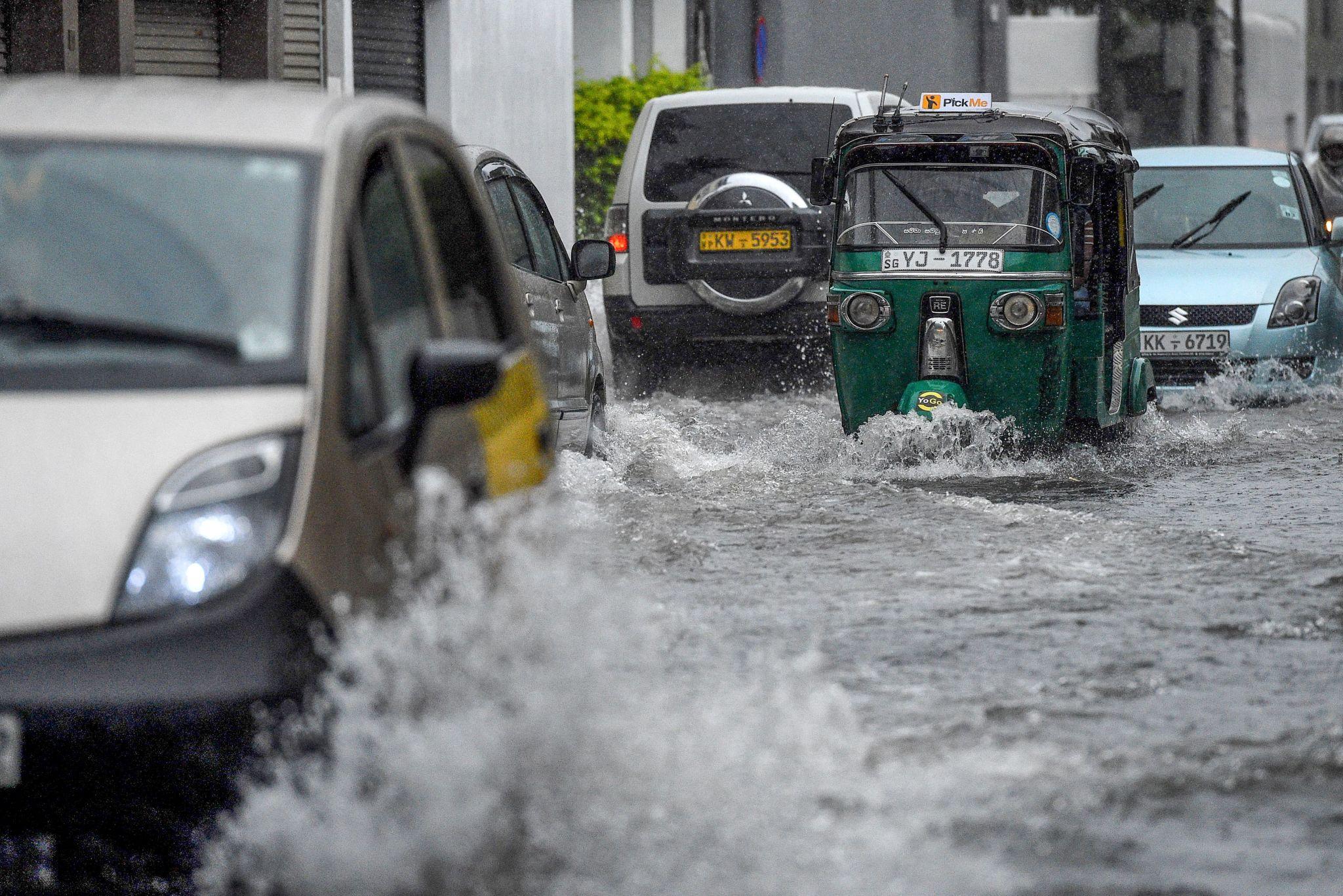 Several roads submerged as heavy rain batters Colombo