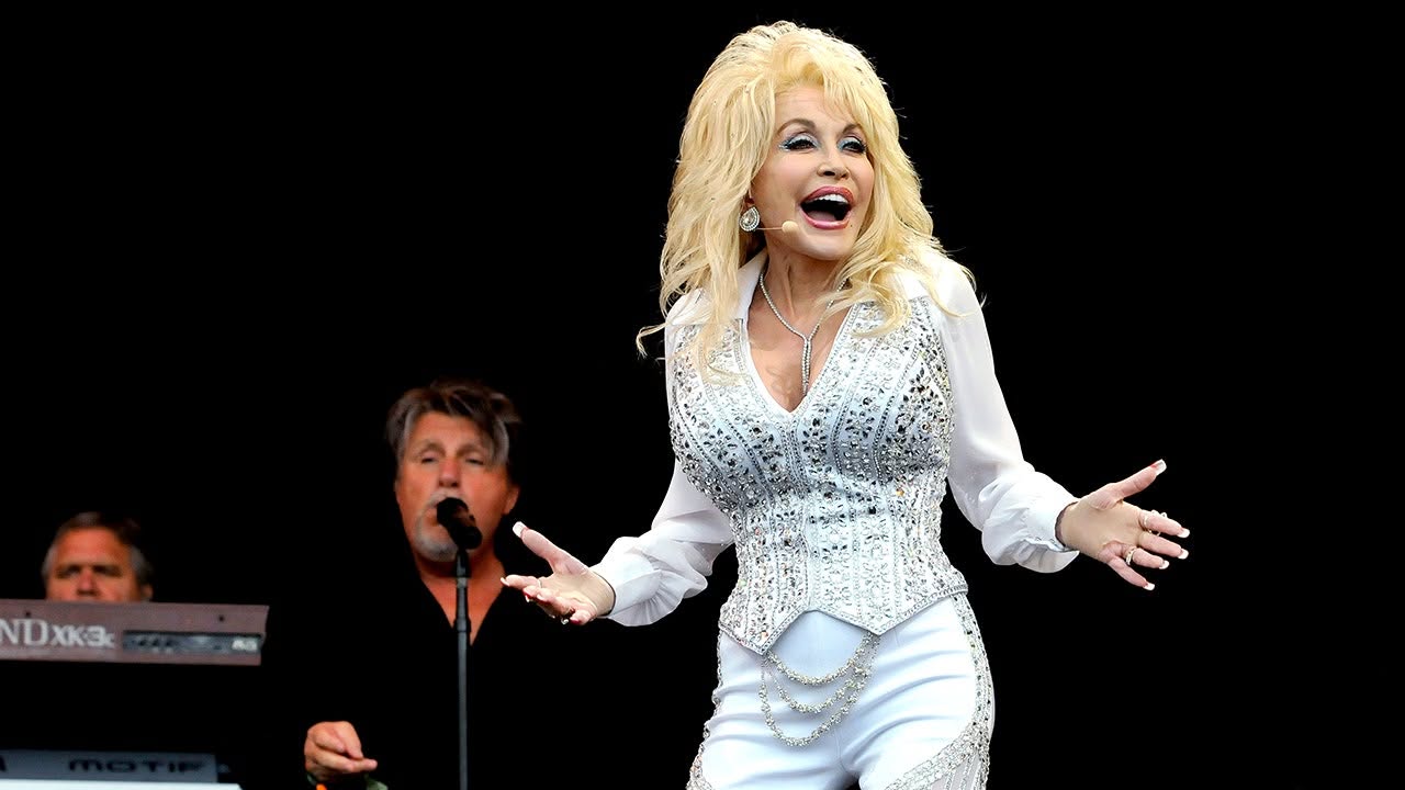 Dolly Parton, Country Music Legend and Beloved Entertainer, Dies at 80